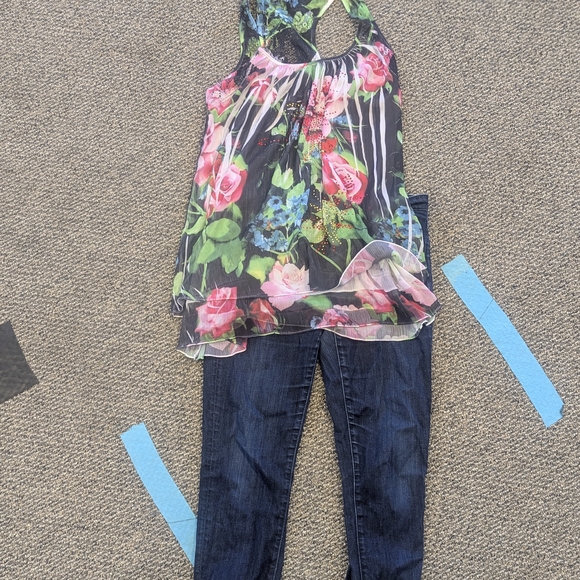 Floral Sleeveless Top with Dark Jeans - Picture 1 of 7